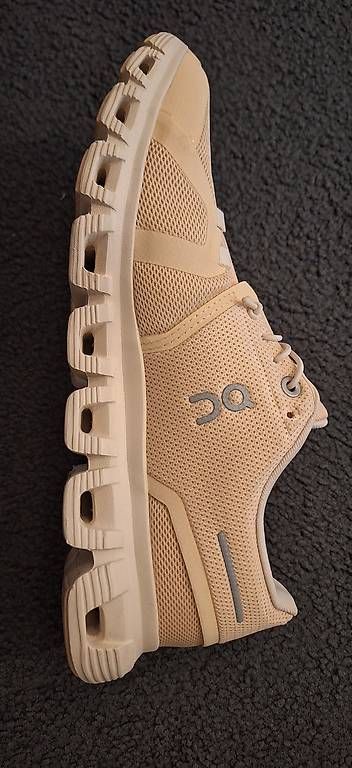 Scarpe da donna: Schuhe On Damen Cloud 6 – Nuovo e nell'imballaggio originale da Langnau i. E. venduto da 3550fdi 1
