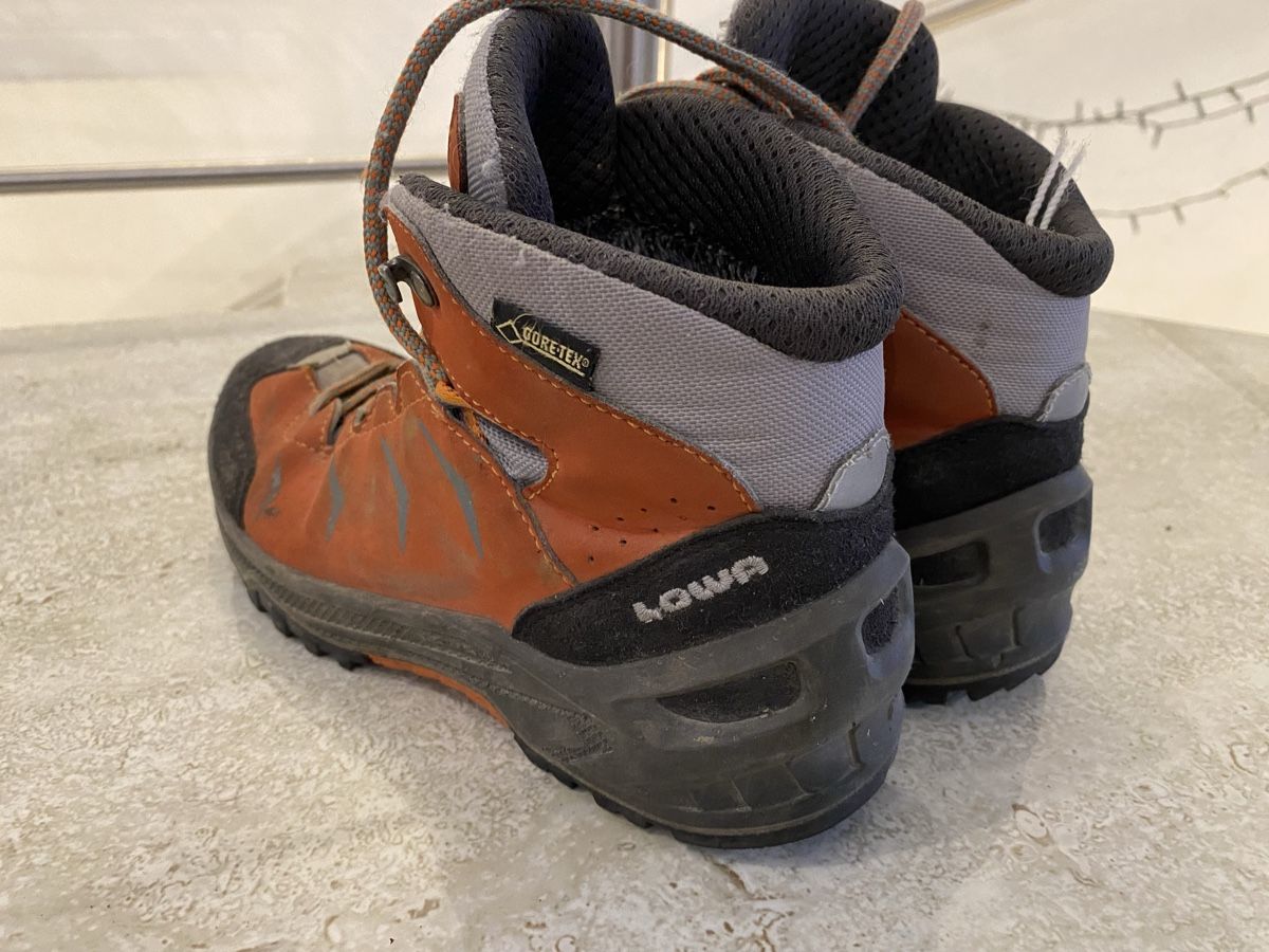 Lowa Scarpe per ragazzi: Lowa Winterschuhe Gr 33 – Usato da Birrwil venduto da Bendegriz 1