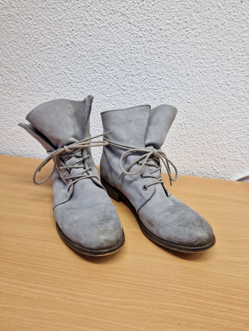 Damenschuhe: Stiefeletten, Schnürstiefel grau Gr. 37 – Gebraucht aus Nebikon von Japostyle 1
