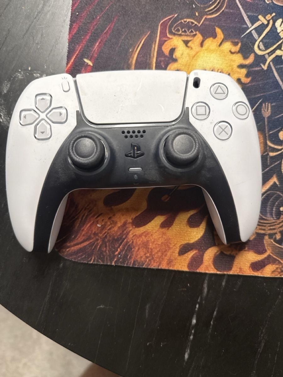 Manettes: Sony DualSense Wireless Controller PS5 guter Zustand – D'occasion à Müllheim Dorf par gom_wv8k