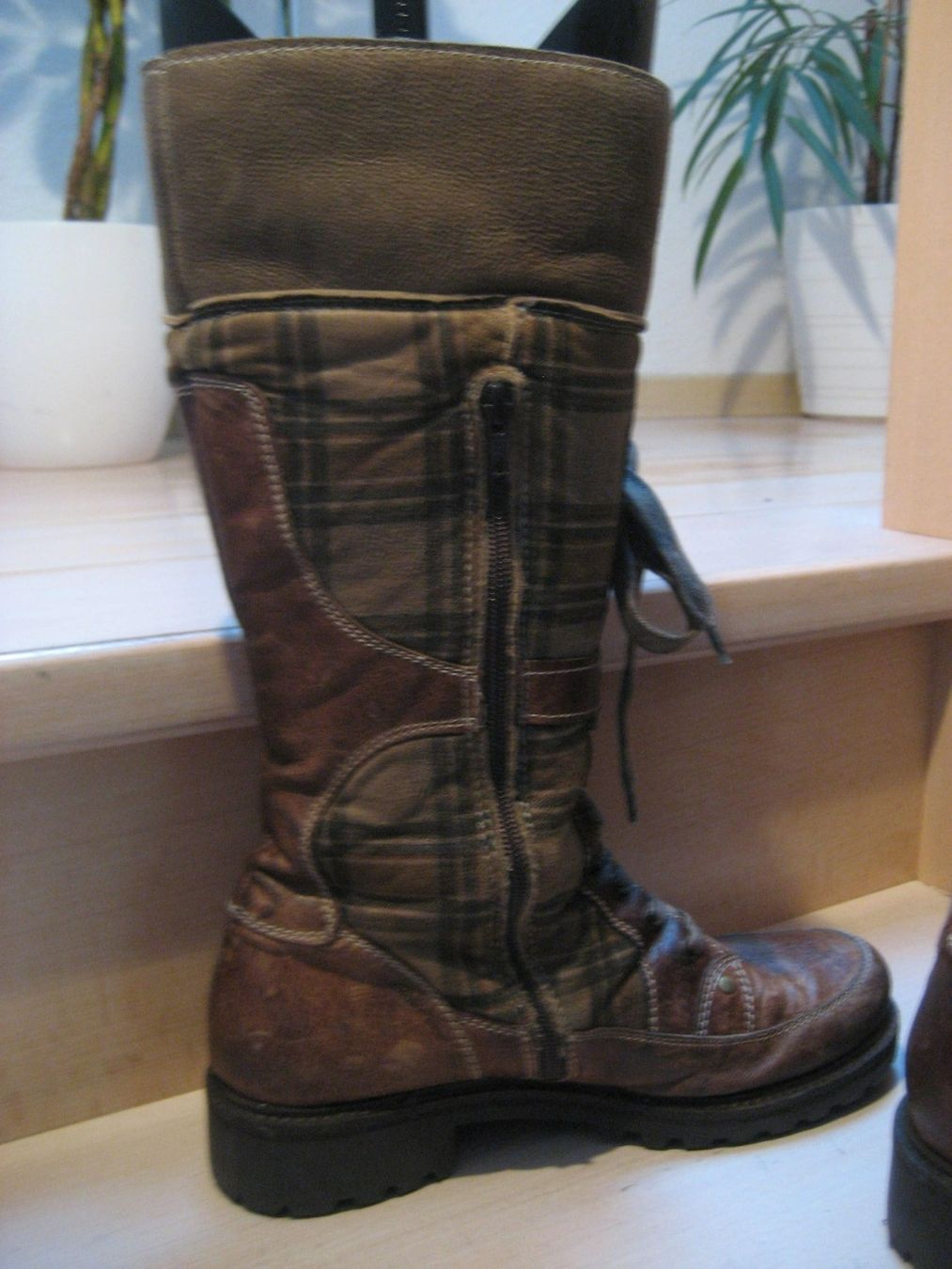 Scarpe da donna: Bottes fourrées cuir grandeur 40 – Nuovo (secondo la descrizione) da Delémont venduto da marryb 3