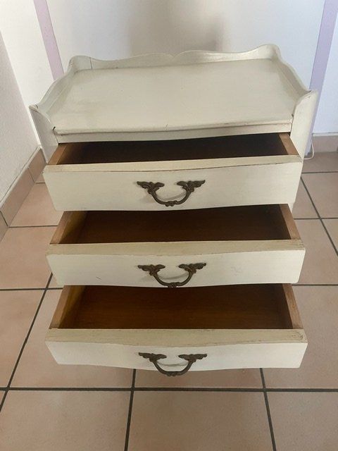 Commodes: petit meuble vintage – D'occasion à Ursy par DK8 1