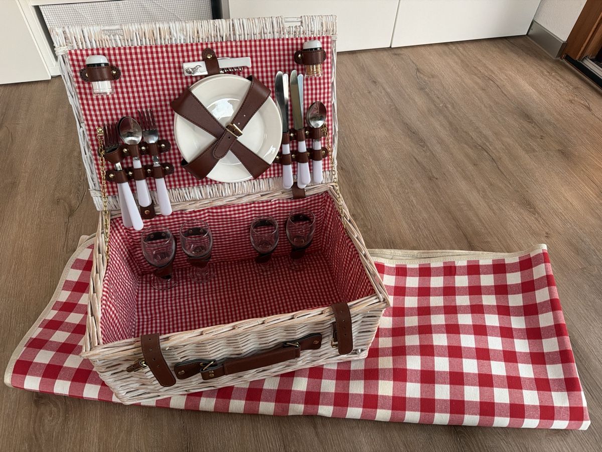 Altro per la casa: Picknickkorb mit Decke & Geschirr – Usato da Baar venduto da cori_20