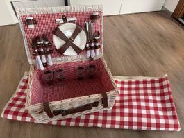 Picknickkorb mit Decke & Geschirr
