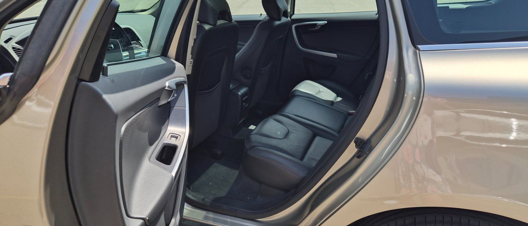 Volvo Automobili: Volvo XC 60 T6 – Usato da Alpthal venduto da Stj2 9
