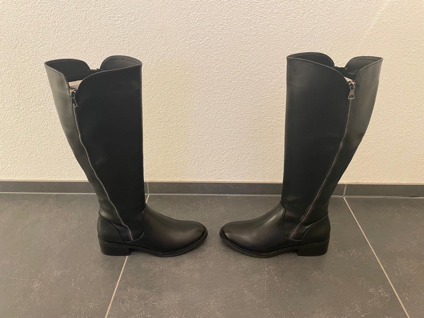 Scarpe da donna: Neuer eleganter schwarzer Stiefel, Grösse 39 – Usato da Niederweningen venduto da sho_mb8y 3