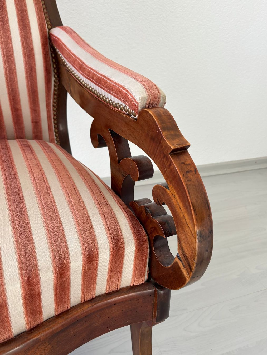 Poltrone: Alter bequemer Sessel restauriert, Top Zustand! – Usato da Aarberg venduto da ferost 5