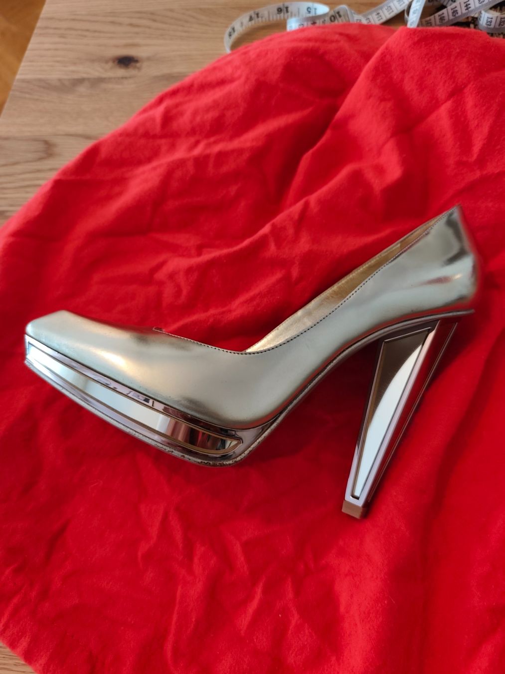 Saint Laurent Scarpe da donna: Talons Yves Saint-Laurent – Usato da Montreux venduto da LeVintage33 3