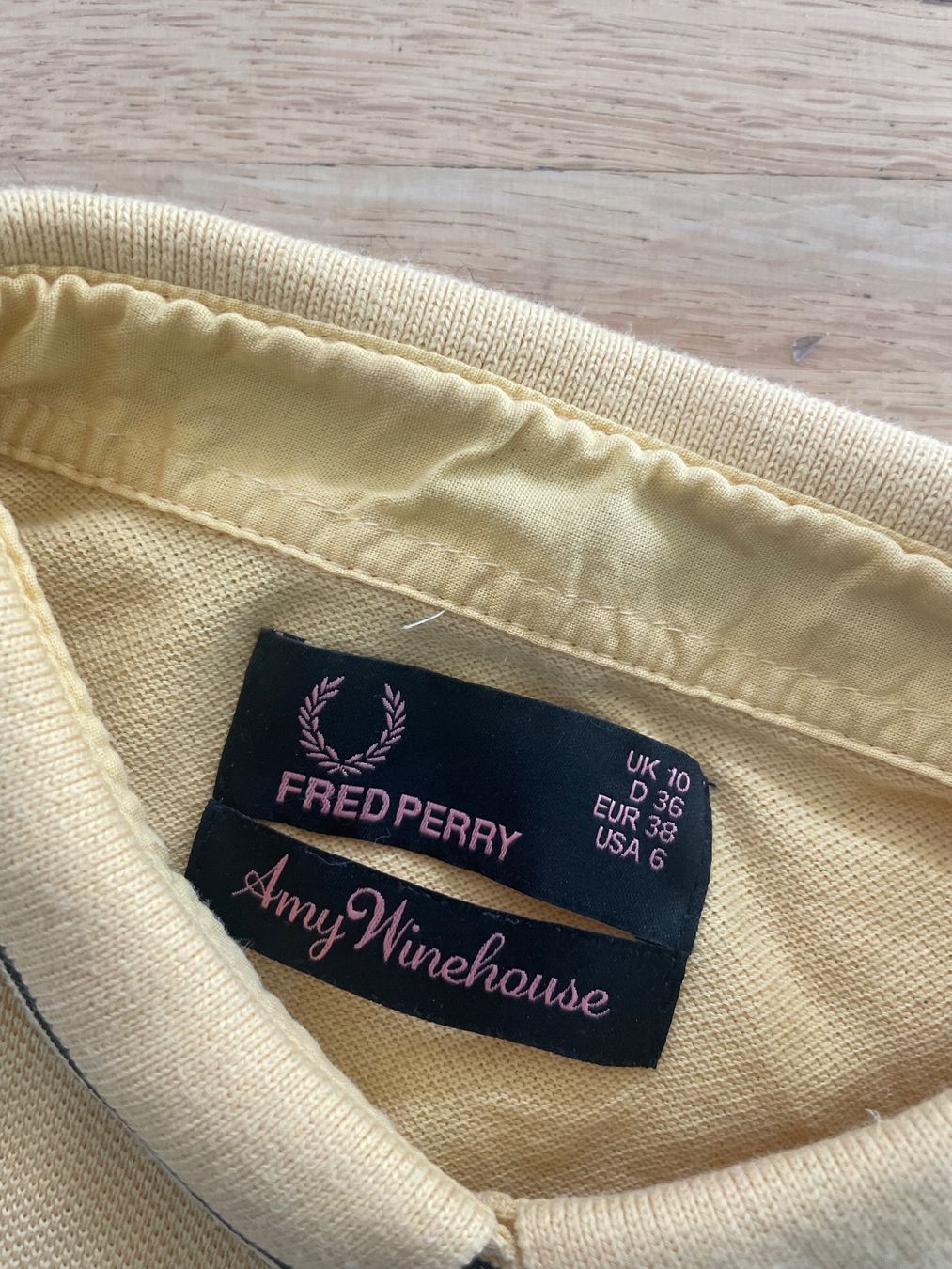 Fred Perry T-shirt: T-Shirt Fred Perry – Usato da bern venduto da frauschenk 1