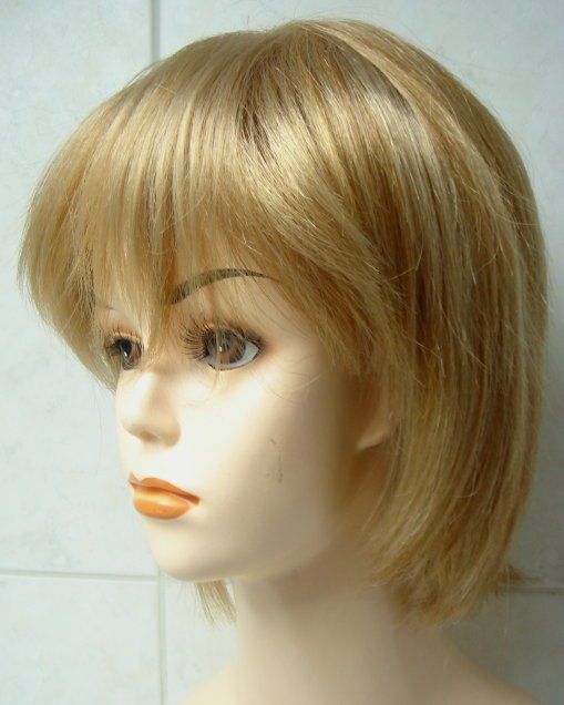 Perücken: Charmante kurze blonde Perücke – Neu und originalverpackt aus Stans von Riesta 2