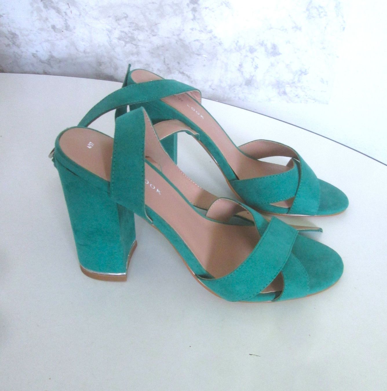 New Look Scarpe da donna: Sandalen New Look, Größe 37, neue – Usato da Sementina venduto da babucia