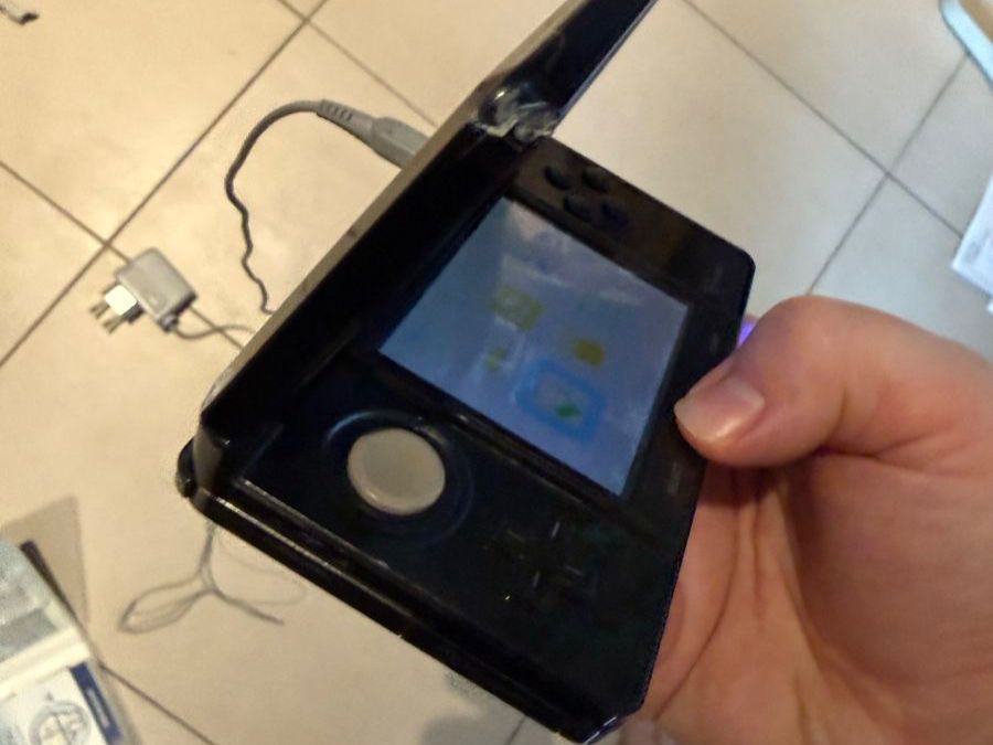 Nintendo Spiele: Nintendo 3DS mit Kabel und Game – Gebraucht aus Wabern von MLPYAQ1027 3