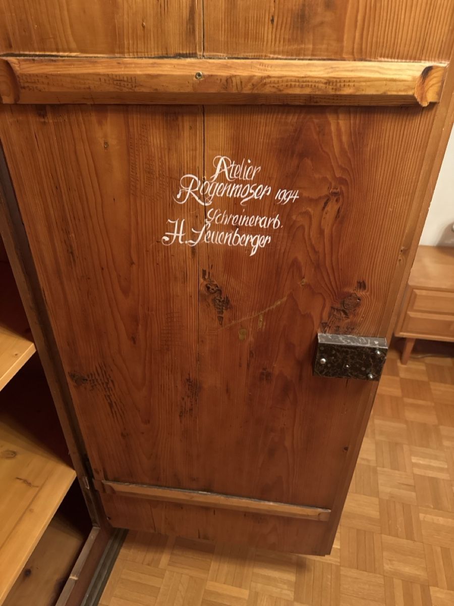 Armadi: Antiker restaurierter Schrank – Usato da Walliswil b.Wangen venduto da CharlotteGarde 2