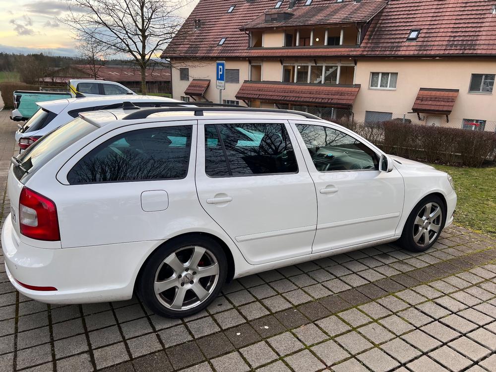 SKODA Octavia Combi 2.0 TSI RS