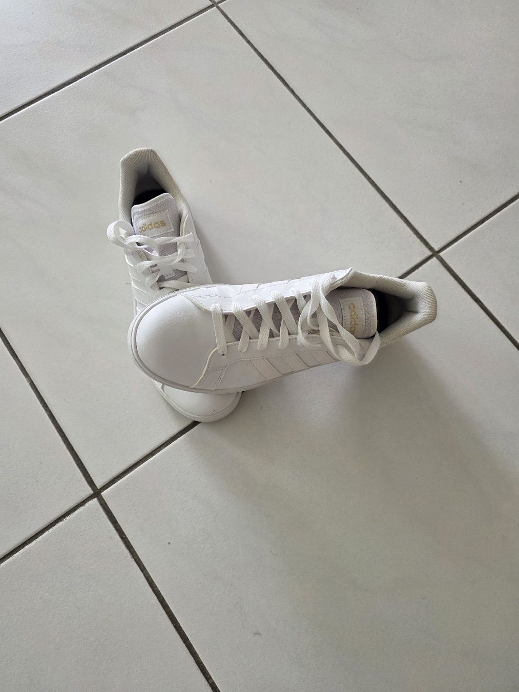 Adidas Chaussures femmes: Sneaker von Adidas – D'occasion à Eschenbach LU par Kalimba 2