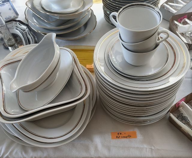 Set di piatti: Vaisselle filet or ancienne 2 sets – Usato da Romont FR venduto da mar.ja