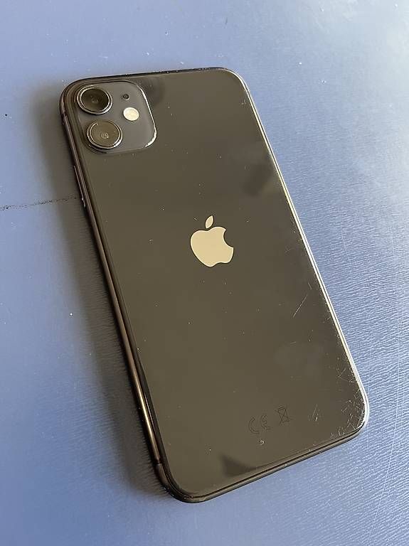 Telefoni cellulari / Smartphones: Iphone 11 64GB Schwarz Akku 89% – Usato da Zürich venduto da christ0ph