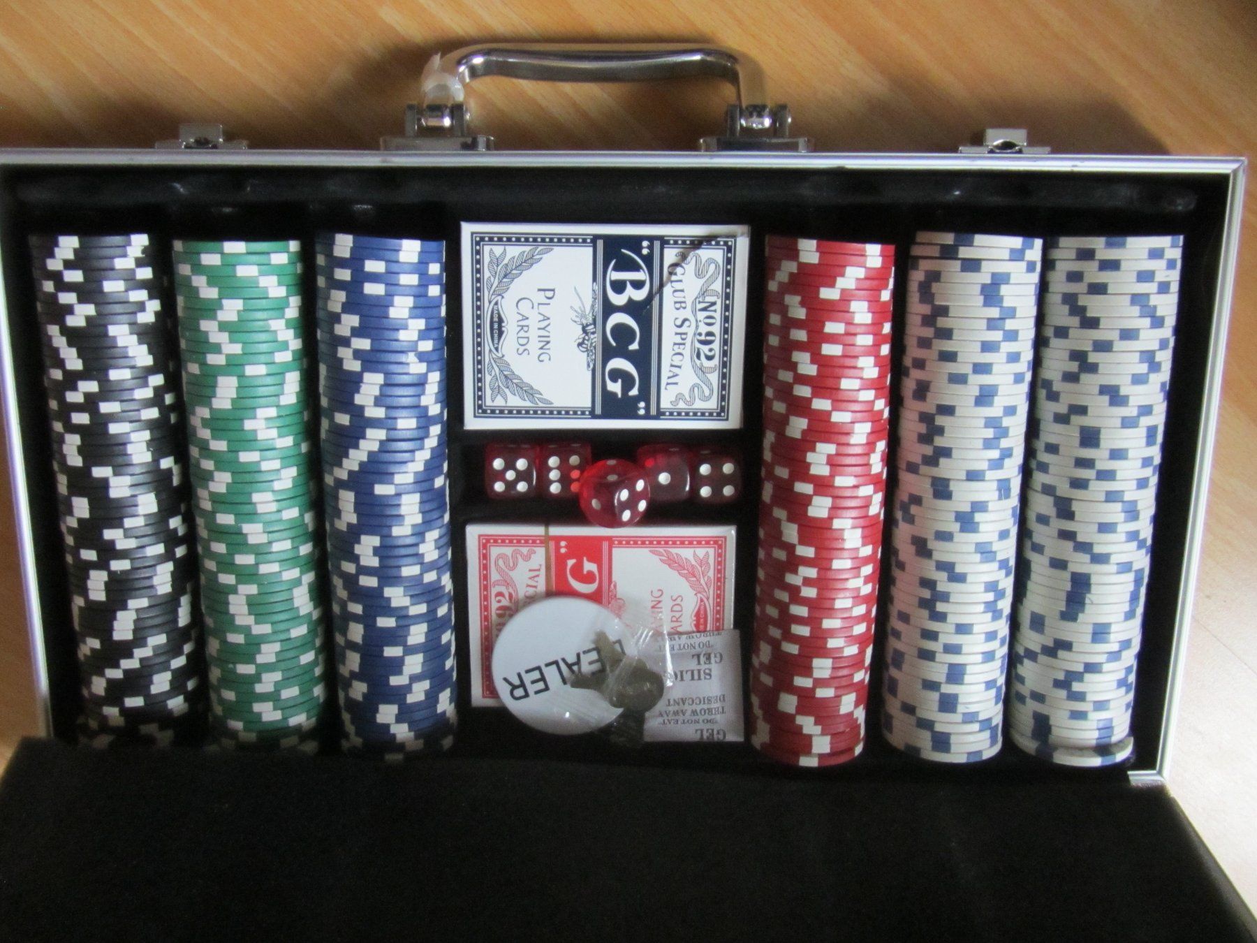 Giochi: Pokerkoffer mit 300 Chips – Usato da Zürich venduto da bigboss
