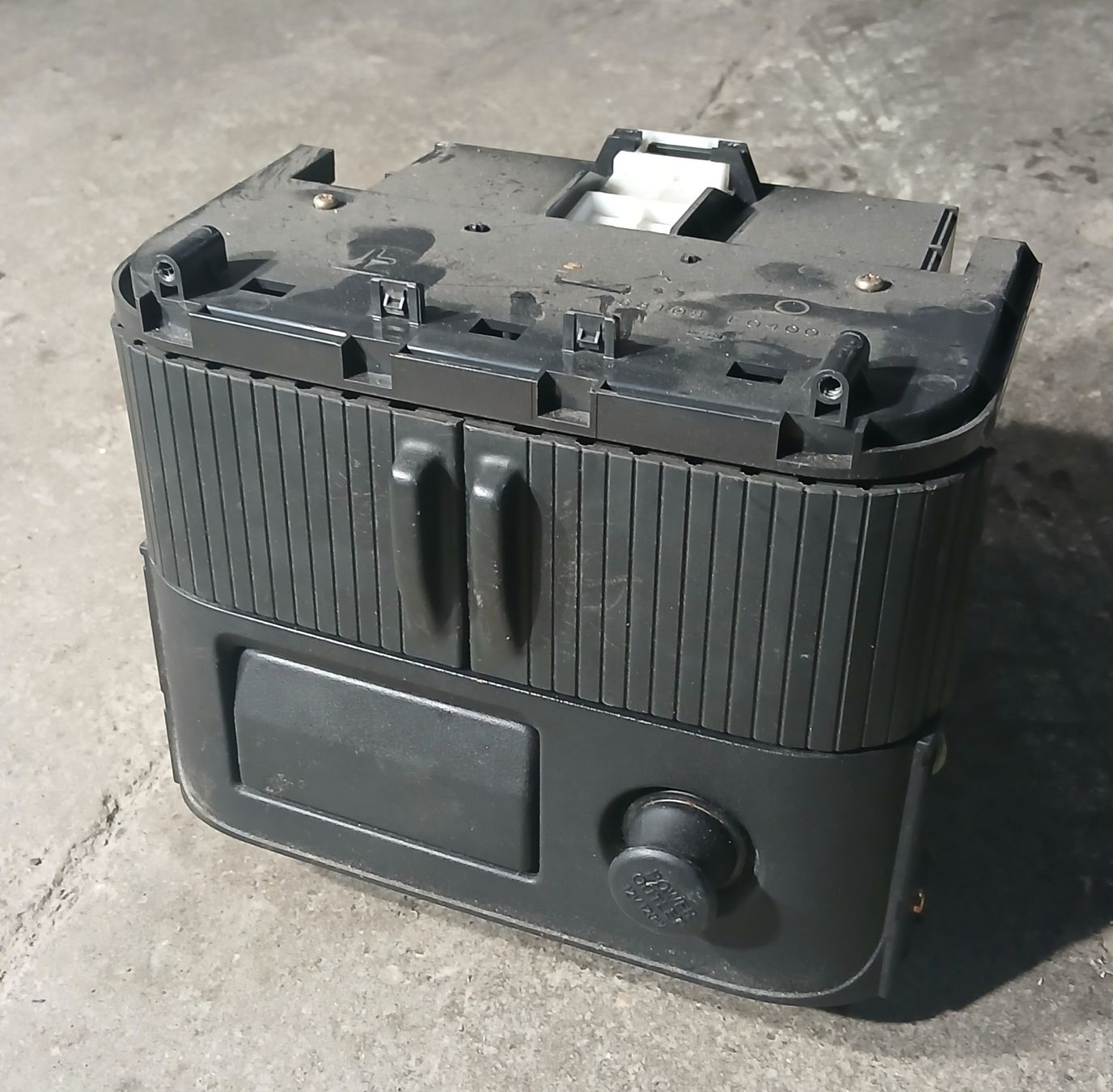 Nissan Tutti pezzi di ricambio auto: Rangement et cendrier Nissan XTrail 2001-2007 – Usato da la heutte venduto da Auto-stock