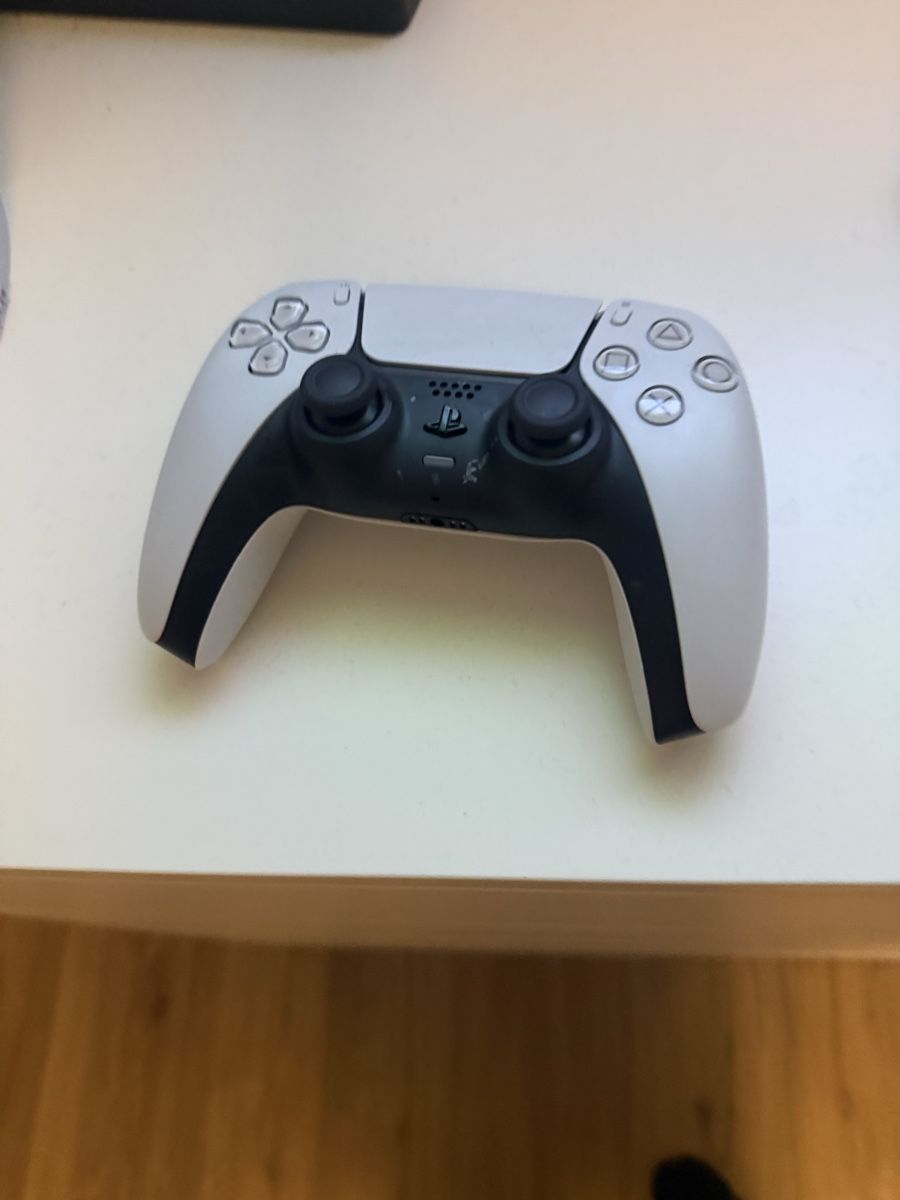 Sony Konsolen: Playstation 5 Pro mit Disc Laufwerk und Controller – Gebraucht aus Jona von fla_6vjy 2