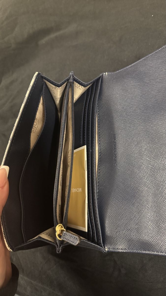 Michael Kors Portamonete: Michael Kors Portemonnaie – Nuovo (secondo la descrizione) da Wil SG venduto da Juls_Katie 1