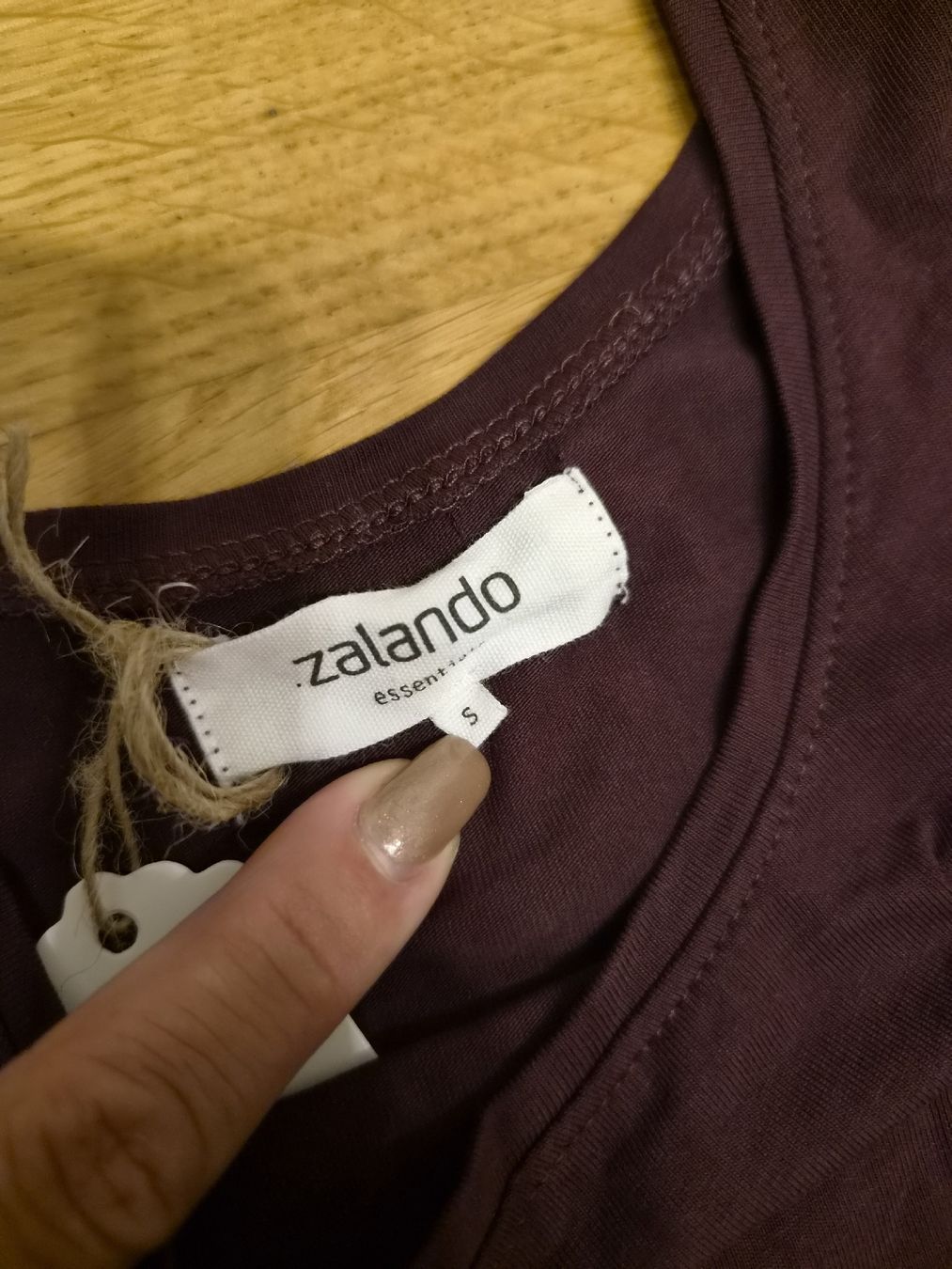 Zalando Vestiti: Robe Zalando Essentials bordeau taille S  – Usato da Penthaz venduto da Sosotroc 1