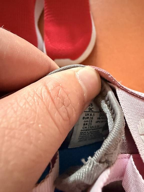 Scarpe da donna: Nike Schuhe zu verkaufen – Usato da Gwatt (Thun) venduto da Glahad 3