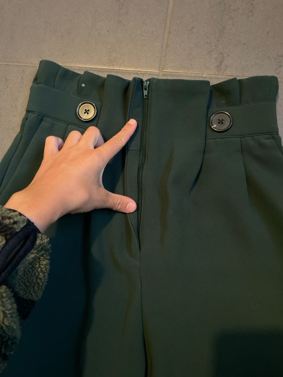 H&M Pantaloni: Pantalon H&M vert taille 36 – Usato da Cressier NE venduto da leiestla 1