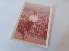 SCHWIIZER FRAU DAZUMAL -DA SETZT SICH EINI GRAD CHLI i POSE