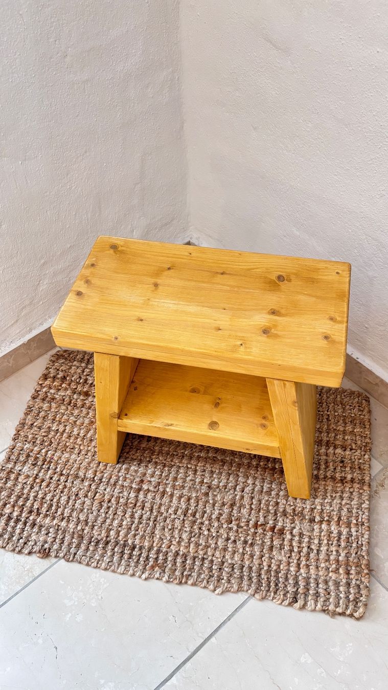 Hocker: Handgefertigter Holzhocker – Gebraucht aus Richterswil von 0207lifestyle 1