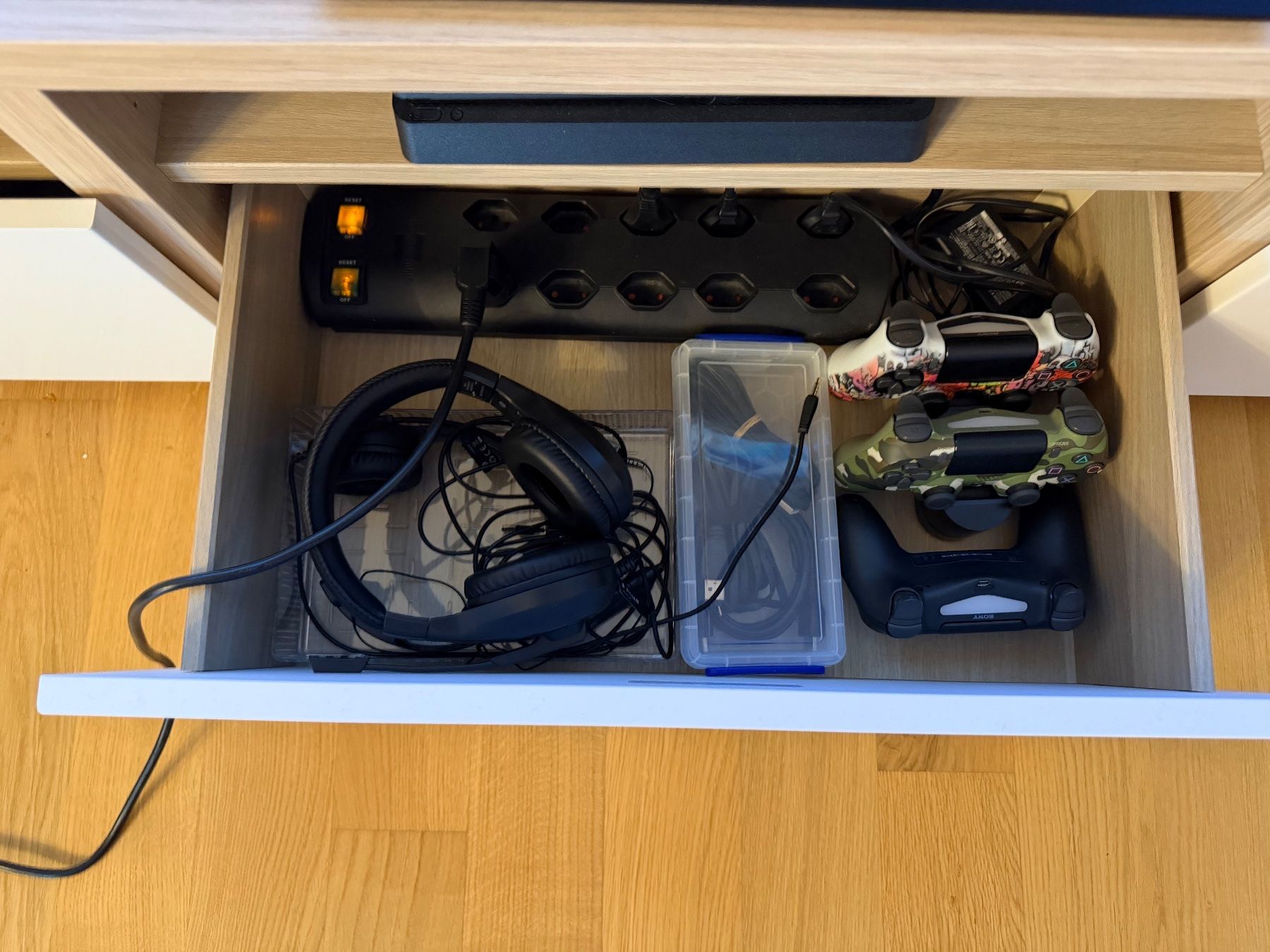 Ikea TV Möbel: Tv unit – Gebraucht aus Spreitenbach von Stefani_ch 3
