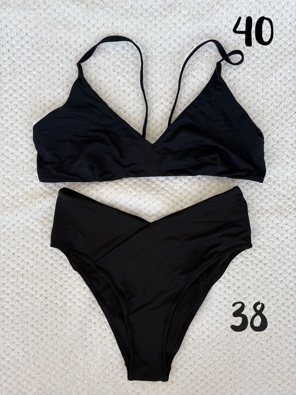 Costumi da bagno & Bikini: Badeanzug Damen schwarz Grösse 40/38 – Usato da Basel venduto da Tierschutz-Flohmi