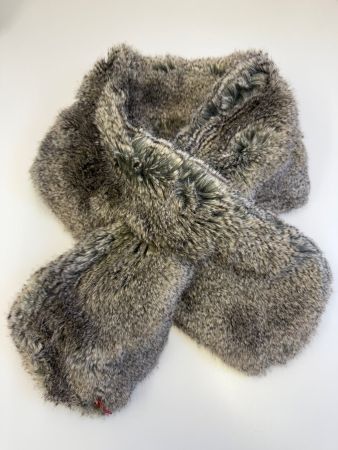 Warmer Winter-Schal aus Kunstfell, Zustand neu!