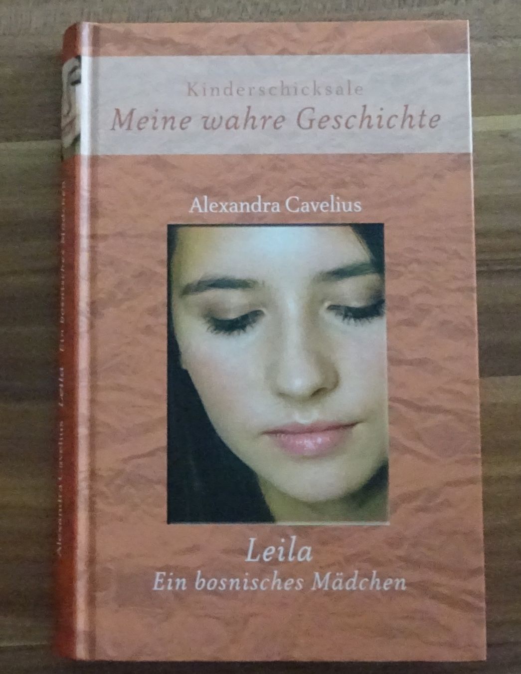 Libri: Leila - Ein bosnisches Mädchen von Alexandra Cavelius – Usato da Wagenhausen venduto da M.Sieg