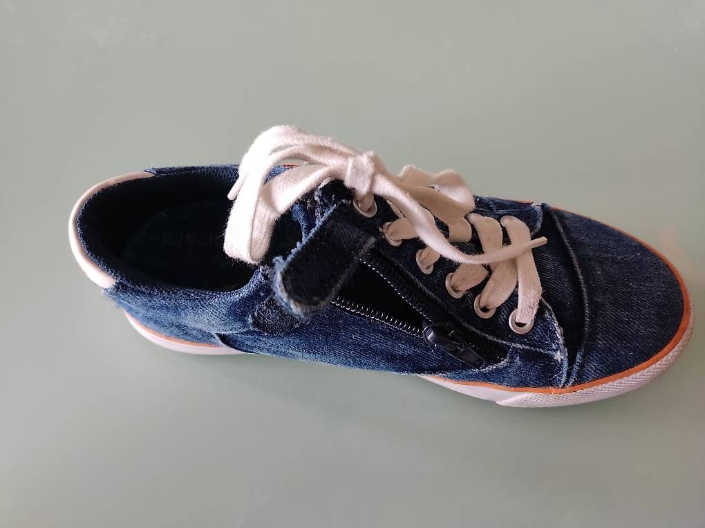 Schuhe für Jungen: Kinderschuhe/Sneaker in Gr.33 – Gebraucht aus Zürich von svi_dkg2 2