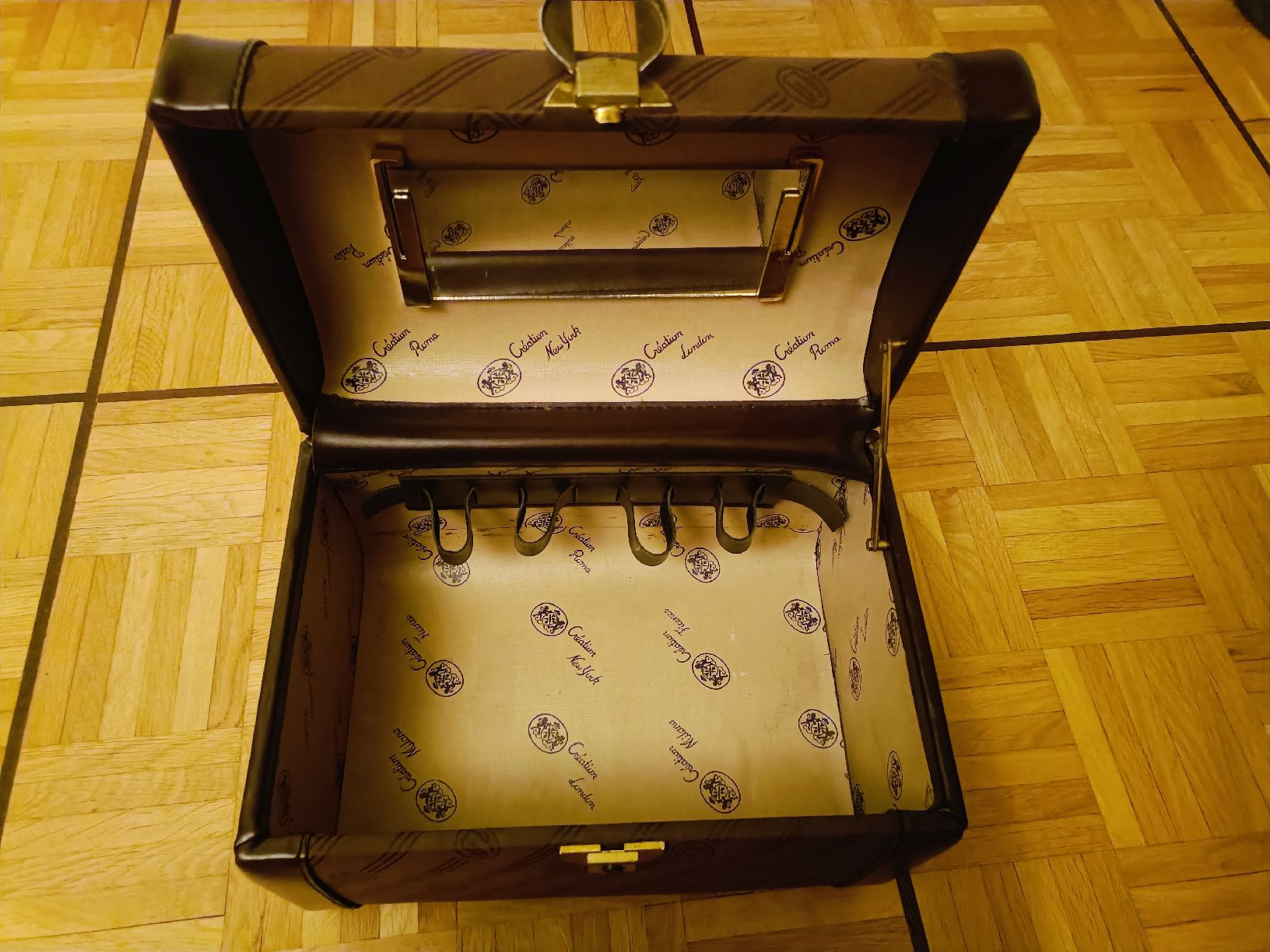 Kosmetikkoffer: 80er Jahre Vintage Kosmetikbox – Gebraucht aus Lugano von riccardo012 6