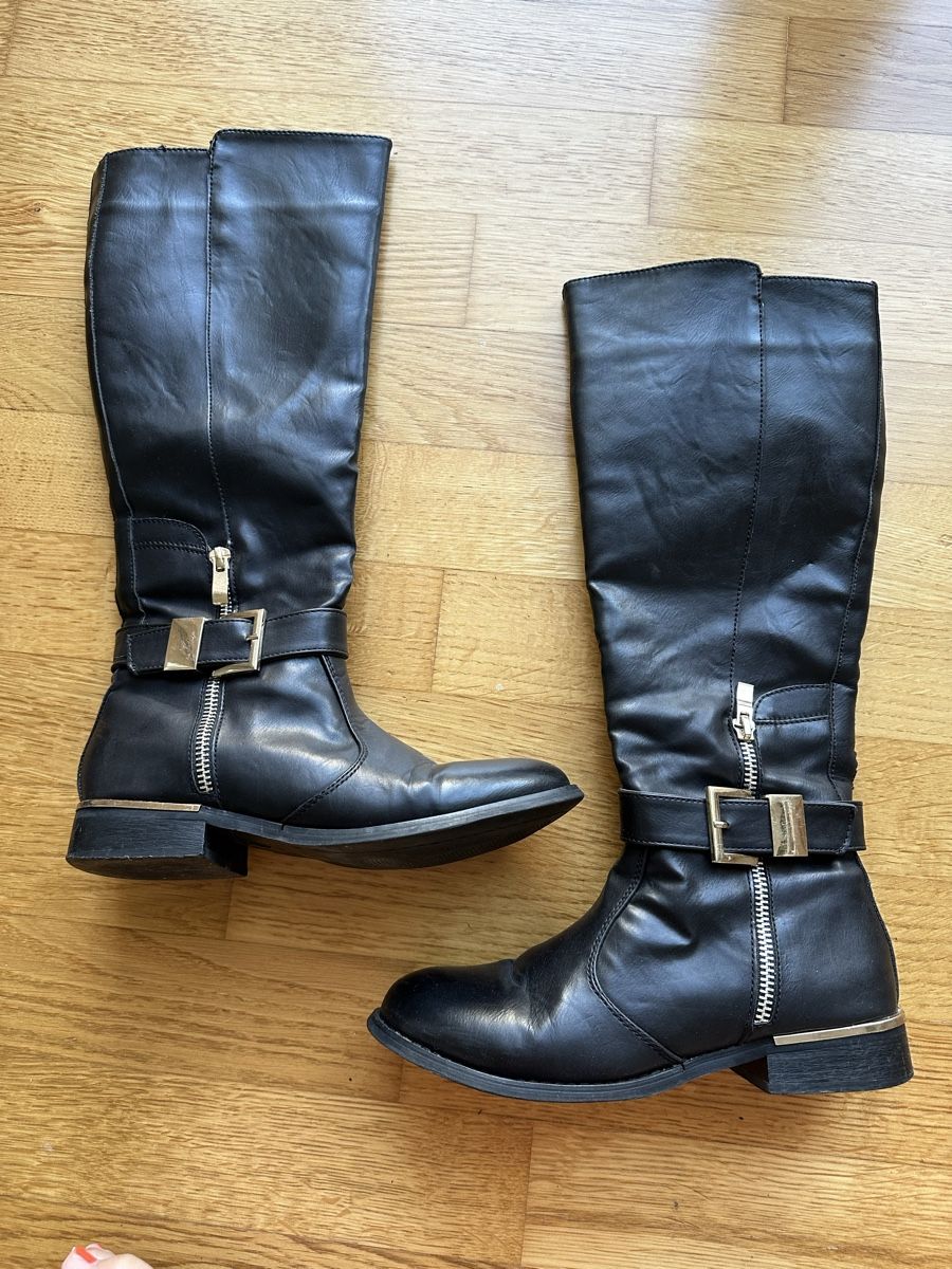 Scarpe da donna: schwarze Stiefel, Grösse 37 – Usato da Olten venduto da sar_zs6d