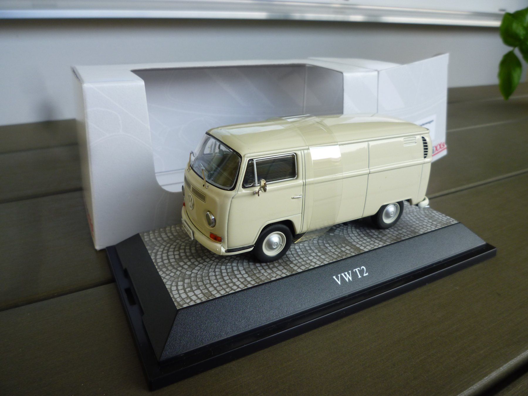 Volkswagen Modellini d'auto: VW T2 Kastenwagen – Nuovo e nell'imballaggio originale da Flawil venduto da Imperiosud 6