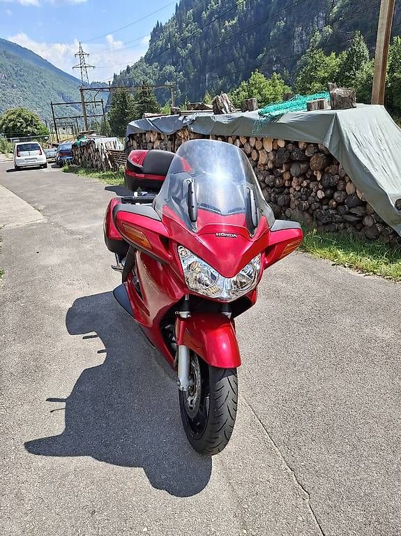 Honda Touring: Honda ST 1300 Pan European – Usato da Faido venduto da jaymatt