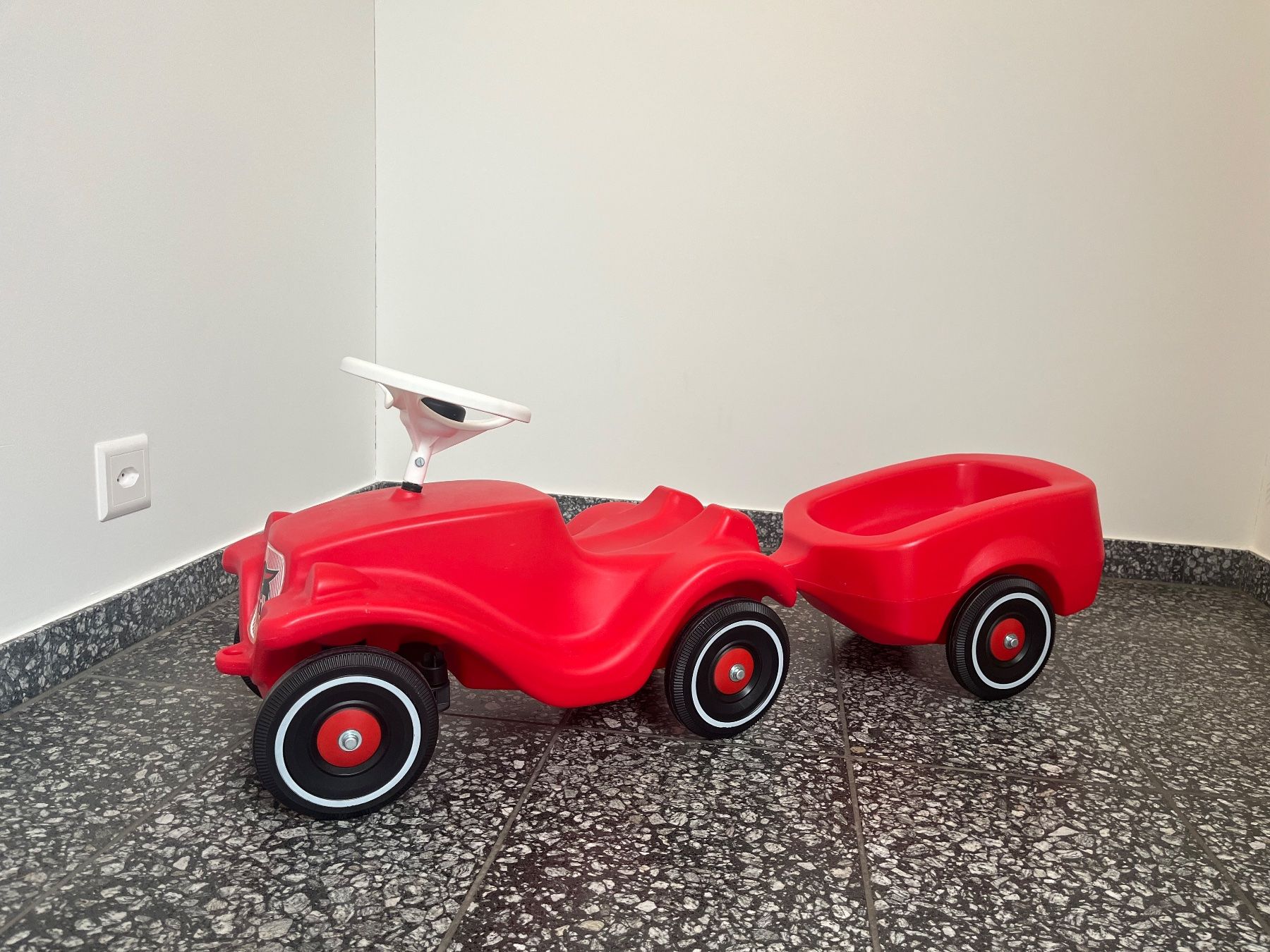 Big Fahrzeuge für Kinder: Bobby Car mit Anhänger – Gebraucht aus Zürich von JiFli