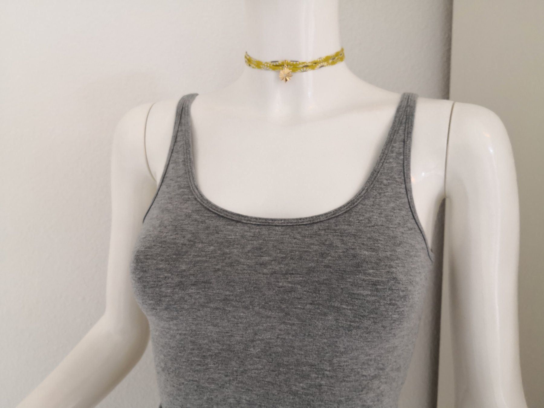 Mango Top: 🤩MANGO BASIC STRETCH TRÄGER TOP GRAU NEU & CHANEL P. – Nuovo (secondo la descrizione) da Olten venduto da Naja-Twins-Twins 8