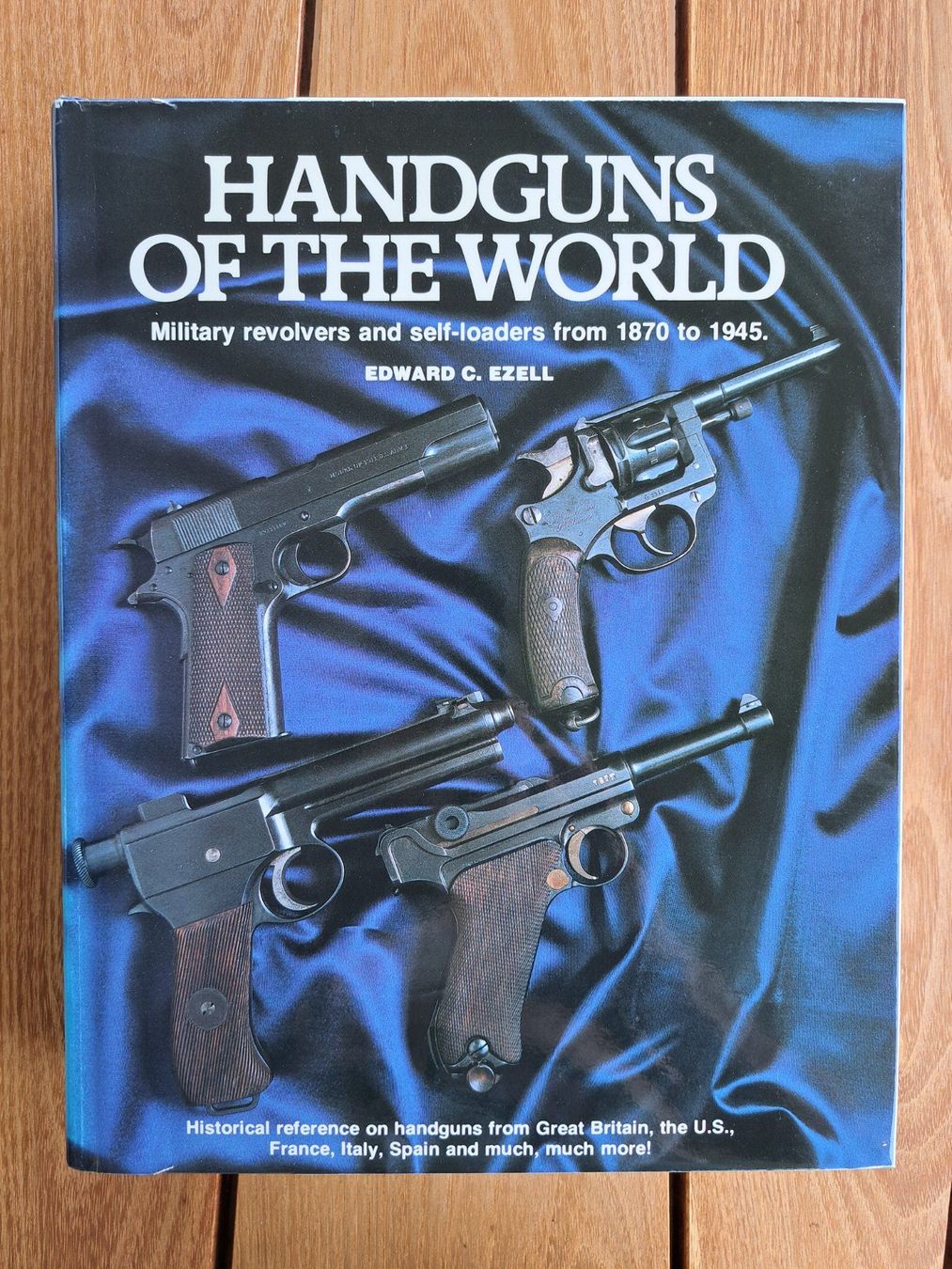 Libri: Handguns of the World, E. C. Ezell – Usato da Balgach venduto da Redstorm2012