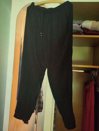 Weite Sommerhose, Grösse M, schwarz