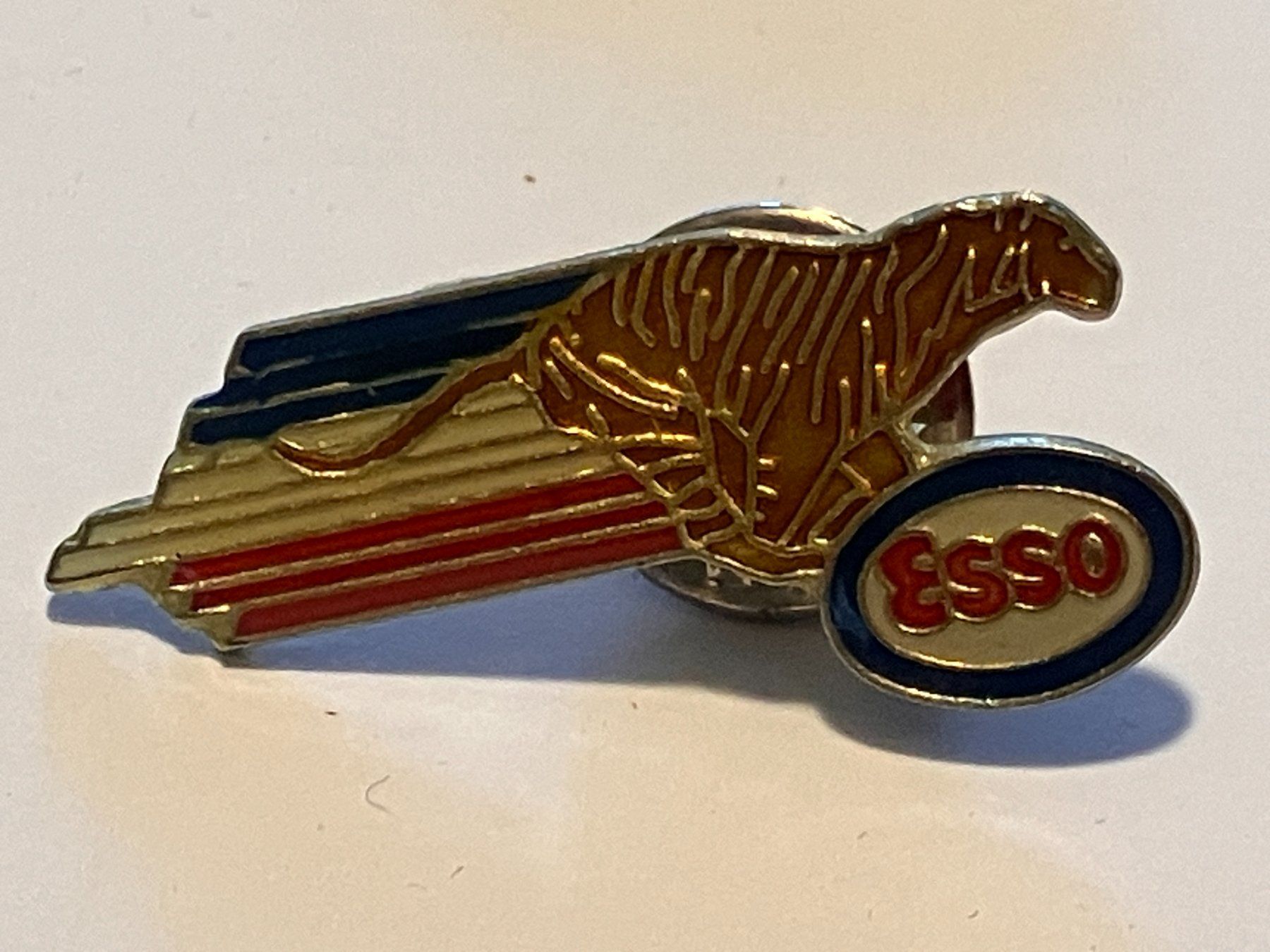 Placchette & Badge: 1 Pin Esso – Usato da Basel venduto da djwwpp
