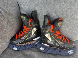 Patins hockey TRUE Catalyst7 2R + Soakers HOWIES  Bon état