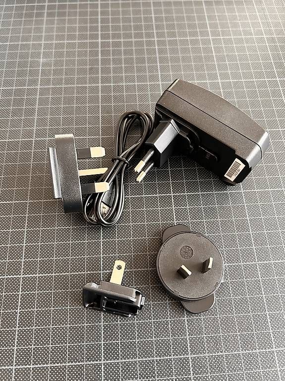 Unità & Adattatore: Reise Stecker Universal – Usato da Kefikon ZH venduto da Loisel69 1
