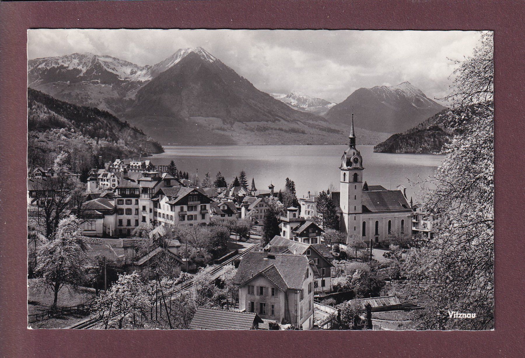 Cartes postales: VITZNAU - Kirche – D'occasion à Pully par nicecards