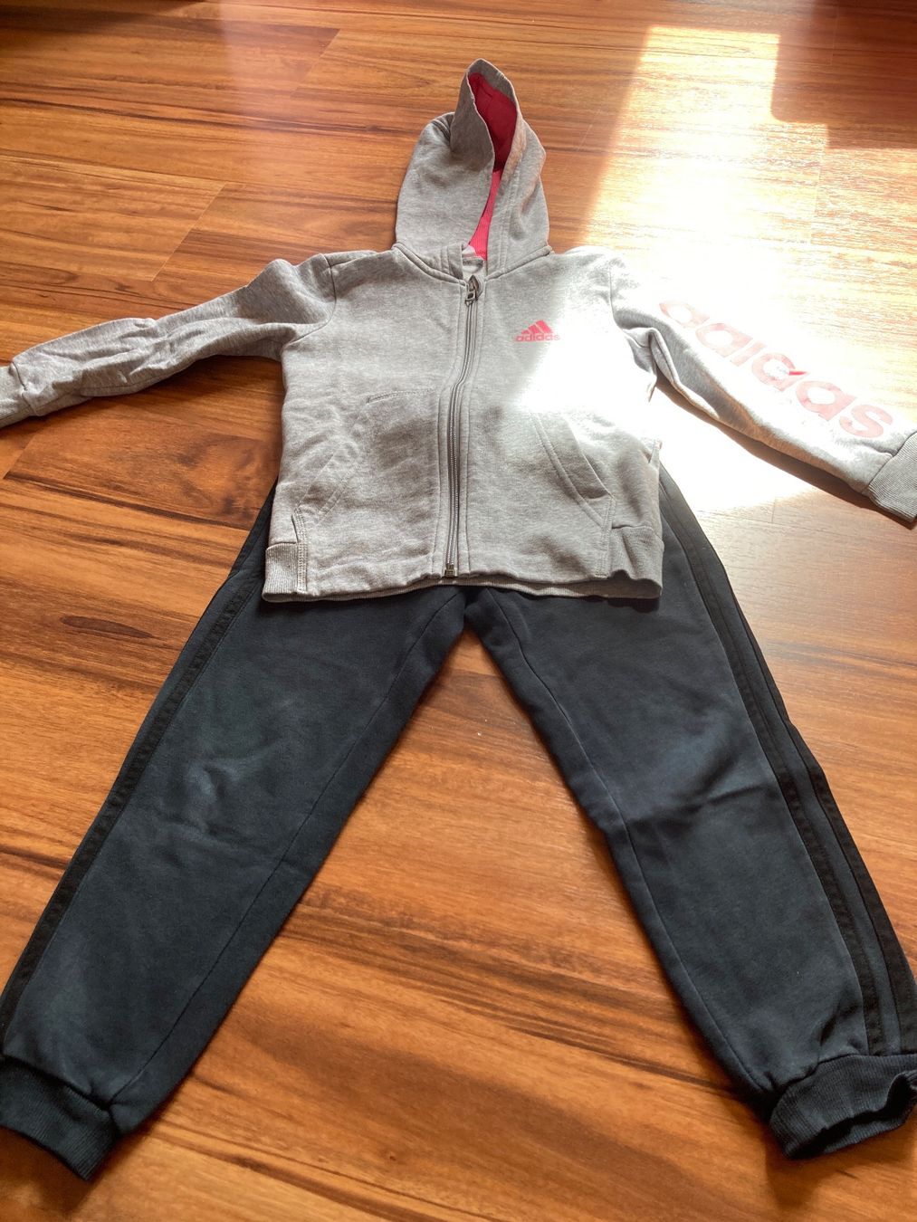 Adidas Lotti & Set di vestiti: Adidas Trainer – Usato da Ebnat-Kappel venduto da Polo011