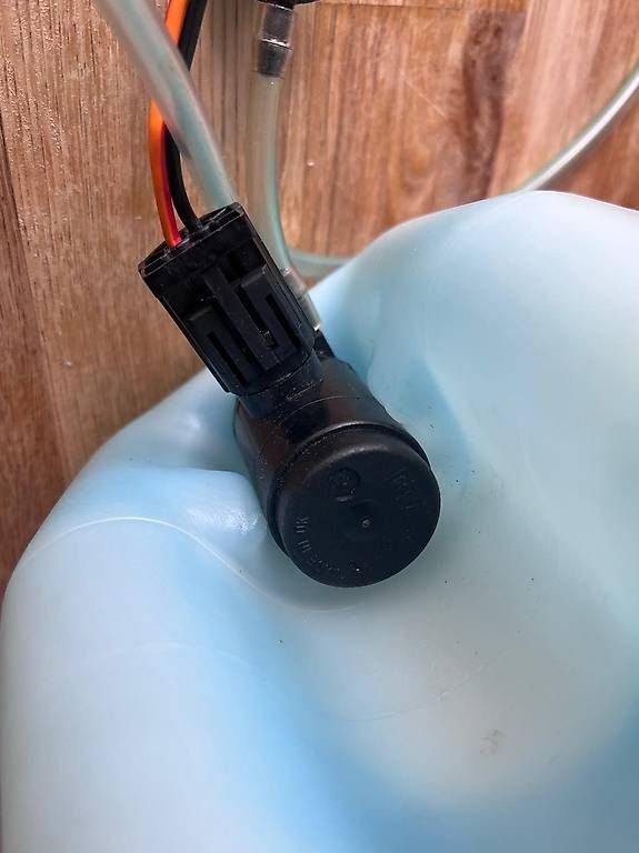 Toutes les pièces auto: Universal Scheibenwaschbehälter mit Pumpe 12V Mini Cooper – D'occasion à Mauren par lotus_46 1