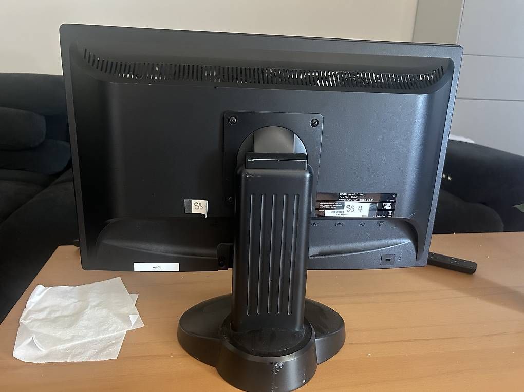 Monitore: Monitor Maxdata 50/60Hz 1.8A – Gebraucht aus Basel von ens_sc6w 1